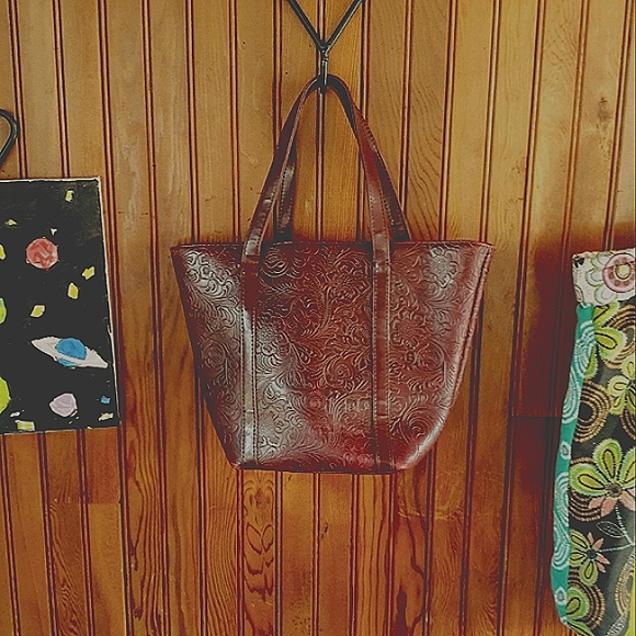 Victoria's Secret Handbags - Victoria's Secret Beautiful & Chic Small Handbag